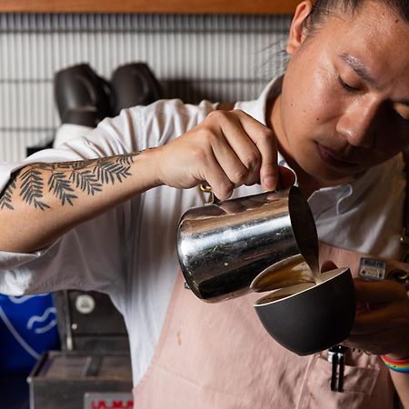 Crystalbrook Vincent Brisbane Exterior foto A barista making a latte