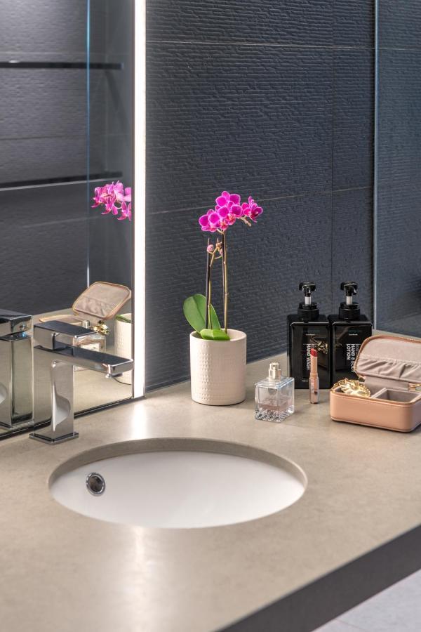 Crystalbrook Vincent Brisbane Exterior foto Bathroom amenities