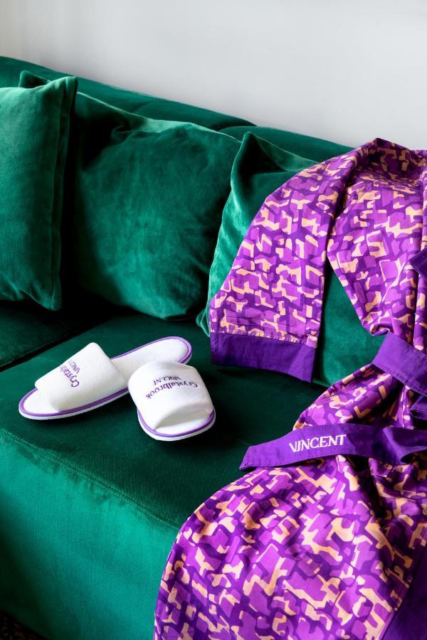 Crystalbrook Vincent Brisbane Exterior foto A pair of slippers