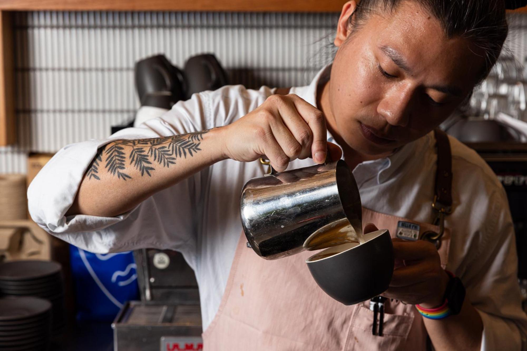 Crystalbrook Vincent Brisbane Exterior foto A barista making a latte
